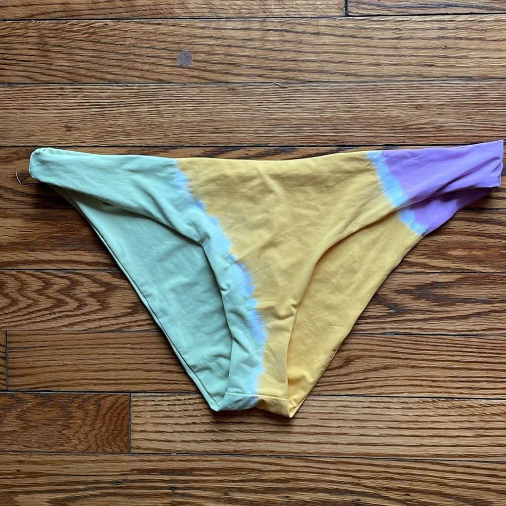 NEW | l*space Sandy Classic Bottom Diagonal Sunburst Tie Dye Large‎